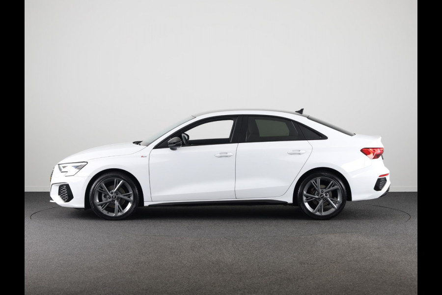 Audi A3 Limousine 30 TFSI S edition 110pk | 18 inch lichtmetalen velgen | Zwart dak | Verlengde garantie | Navigatie