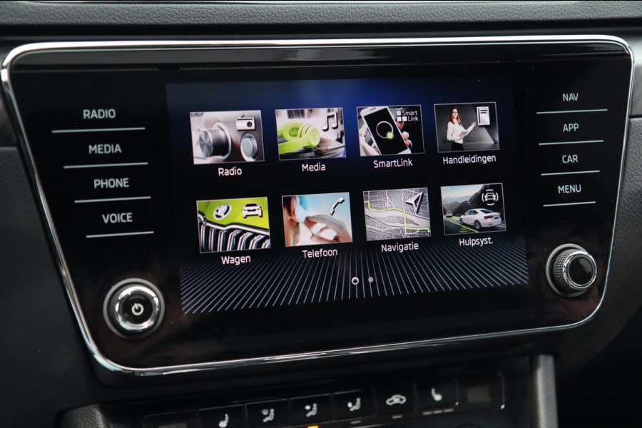 Škoda Superb Combi 1.5 TSI ACT / PANODAK / 2X MEMROY / ACC / CAMERA / KEYLESS