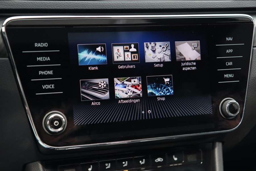 Škoda Superb Combi 1.5 TSI ACT / PANODAK / 2X MEMROY / ACC / CAMERA / KEYLESS