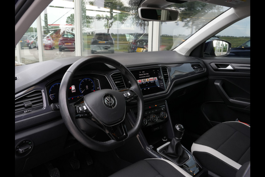 Volkswagen T-Roc 1.5 TSI Sport | Navigatie | LED | Panorama Dak | DAB | Climate Control