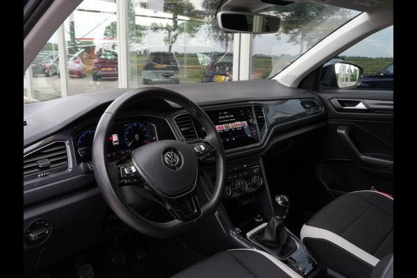Volkswagen T-Roc 1.5 TSI Sport | Navigatie | LED | Panorama Dak | DAB | Climate Control