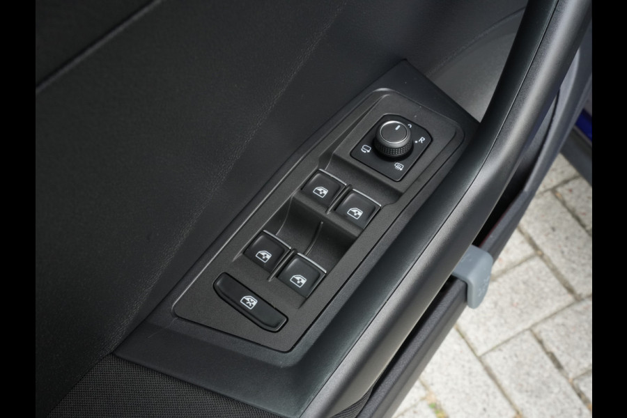 Volkswagen T-Roc 1.5 TSI Sport | Navigatie | LED | Panorama Dak | DAB | Climate Control