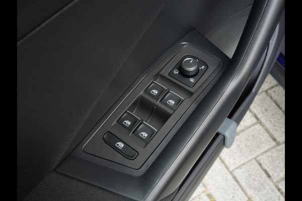 Volkswagen T-Roc 1.5 TSI Sport | Navigatie | LED | Panorama Dak | DAB | Climate Control