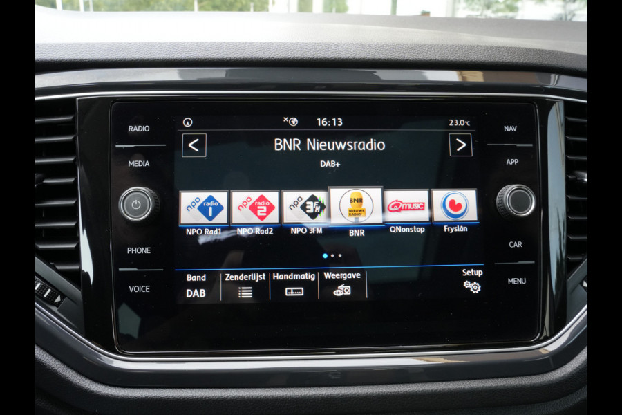 Volkswagen T-Roc 1.5 TSI Sport | Navigatie | LED | Panorama Dak | DAB | Climate Control