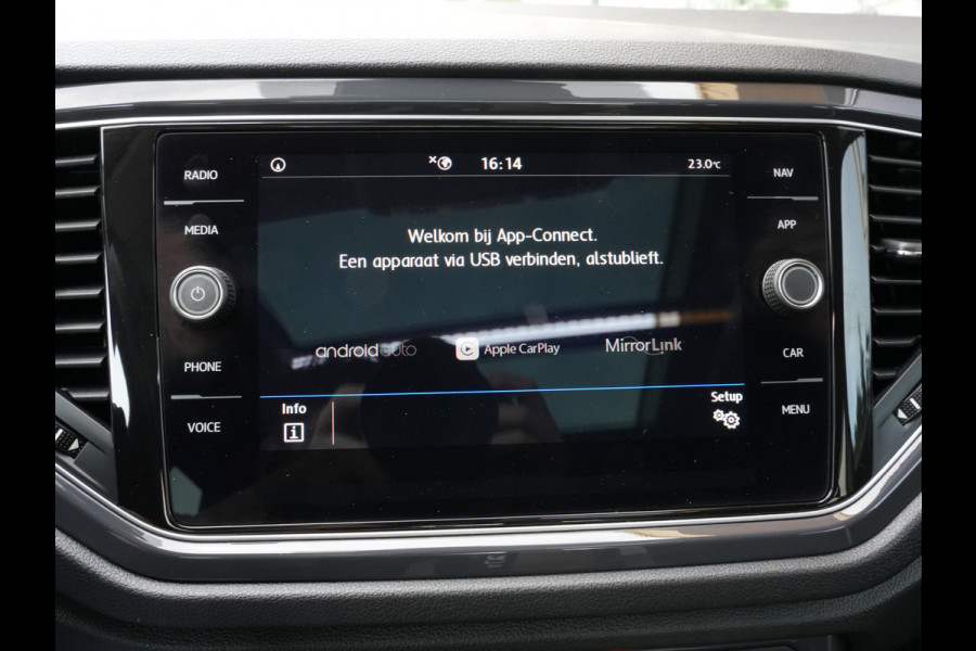 Volkswagen T-Roc 1.5 TSI Sport | Navigatie | LED | Panorama Dak | DAB | Climate Control