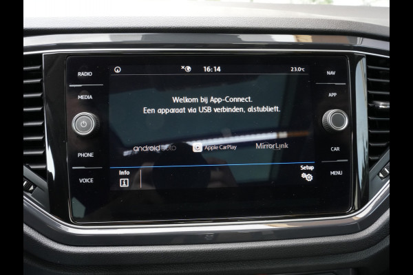Volkswagen T-Roc 1.5 TSI Sport | Navigatie | LED | Panorama Dak | DAB | Climate Control