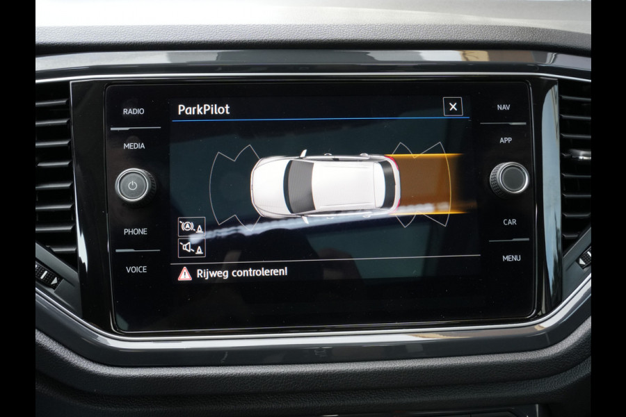 Volkswagen T-Roc 1.5 TSI Sport | Navigatie | LED | Panorama Dak | DAB | Climate Control