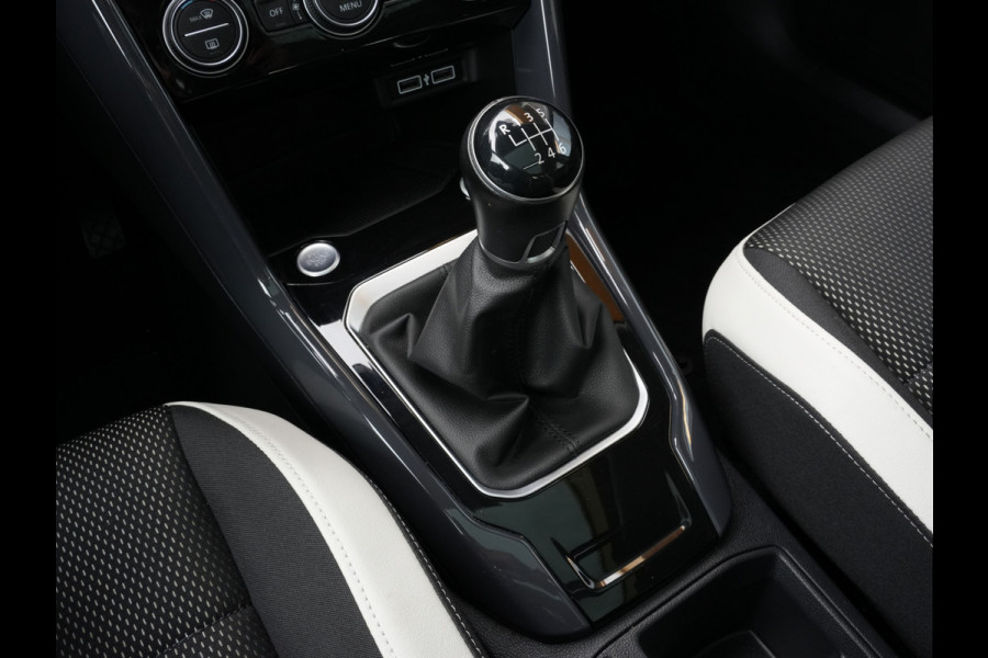 Volkswagen T-Roc 1.5 TSI Sport | Navigatie | LED | Panorama Dak | DAB | Climate Control