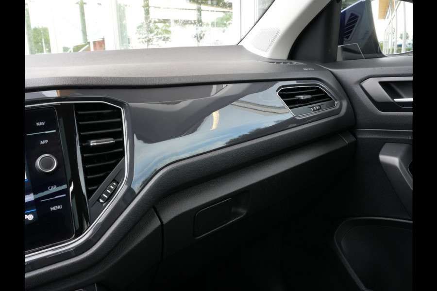 Volkswagen T-Roc 1.5 TSI Sport | Navigatie | LED | Panorama Dak | DAB | Climate Control