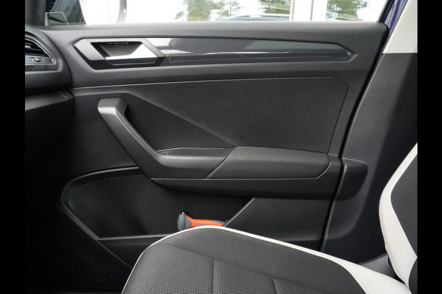 Volkswagen T-Roc 1.5 TSI Sport | Navigatie | LED | Panorama Dak | DAB | Climate Control
