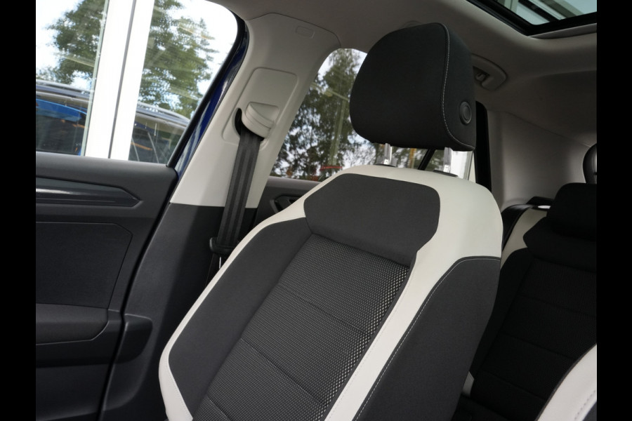 Volkswagen T-Roc 1.5 TSI Sport | Navigatie | LED | Panorama Dak | DAB | Climate Control