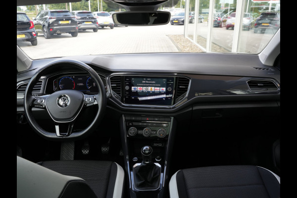 Volkswagen T-Roc 1.5 TSI Sport | Navigatie | LED | Panorama Dak | DAB | Climate Control