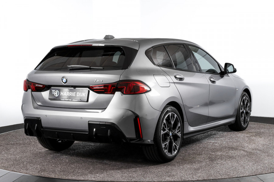 BMW 1-serie 120 M Sport - Automaat | Dig. Cockpit | Adapt. Cruise | Stoelverw. | PDC | Camera | NAV + App. Connect | ECC | DAB | LM 18" | 9811