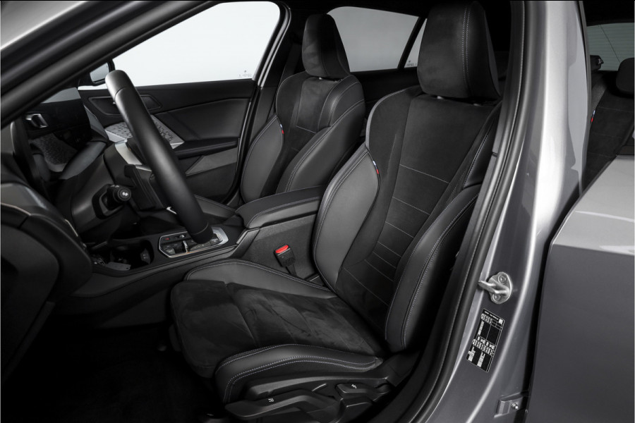 BMW 1-serie 120 M Sport - Automaat | Dig. Cockpit | Adapt. Cruise | Stoelverw. | PDC | Camera | NAV + App. Connect | ECC | DAB | LM 18" | 9811