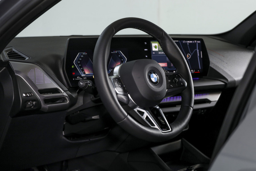 BMW 1-serie 120 M Sport - Automaat | Dig. Cockpit | Adapt. Cruise | Stoelverw. | PDC | Camera | NAV + App. Connect | ECC | DAB | LM 18" | 9811