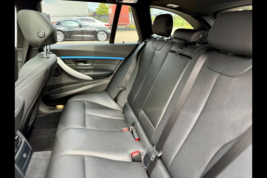 BMW 3 Serie Touring 320i M-Sport, Panorama (NL-auto NAP)