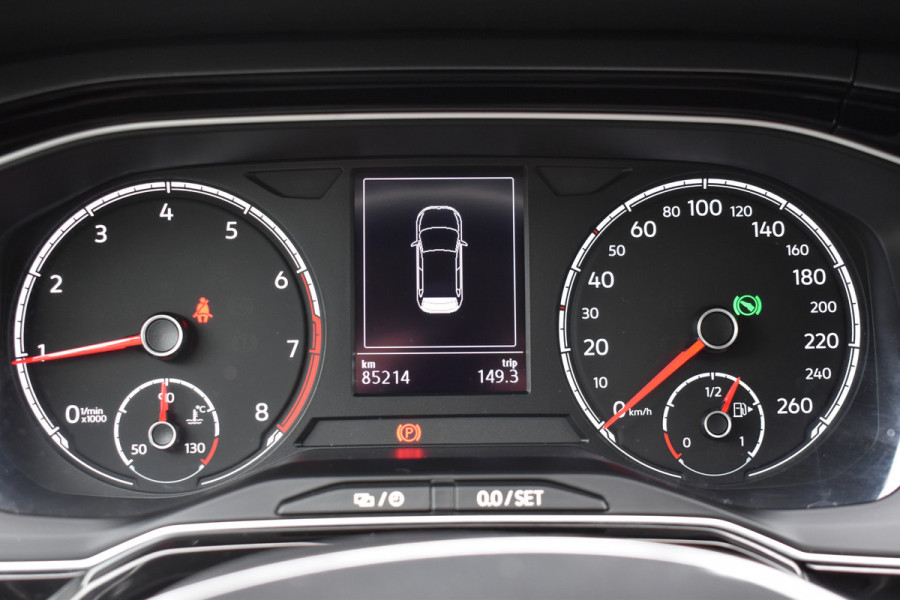 Volkswagen Polo 1.5 TSI Highline Business R / Automaat / Cruise C. / LED / Parkeerhulp / Bluetooth /