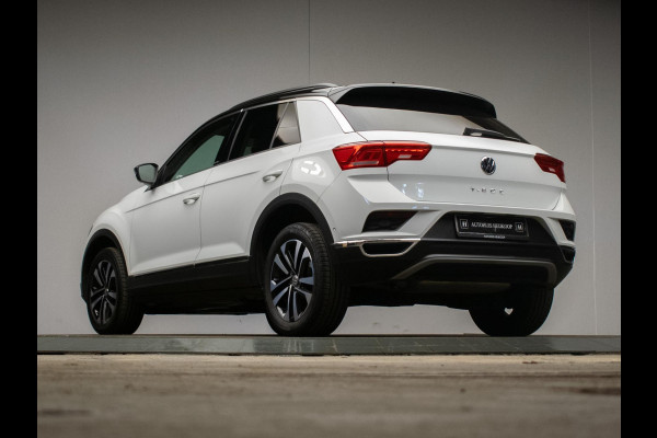 Volkswagen T-Roc 1.0 TSI Style Business Sport (APPLE CARPLAY,NAVI,LED,CRUISE,CLIMATE,SPORTSTOELEN,PDC,GETINT,NETTESTAAT)