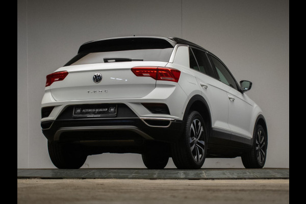 Volkswagen T-Roc 1.0 TSI Style Business Sport (APPLE CARPLAY,NAVI,LED,CRUISE,CLIMATE,SPORTSTOELEN,PDC,GETINT,NETTESTAAT)