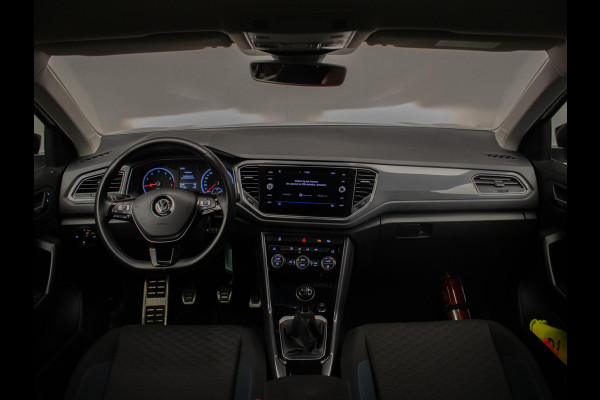 Volkswagen T-Roc 1.0 TSI Style Business Sport (APPLE CARPLAY,NAVI,LED,CRUISE,CLIMATE,SPORTSTOELEN,PDC,GETINT,NETTESTAAT)