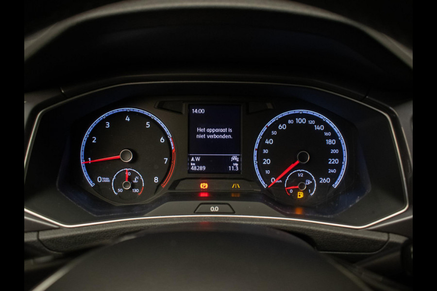 Volkswagen T-Roc 1.0 TSI Style Business Sport (APPLE CARPLAY,NAVI,LED,CRUISE,CLIMATE,SPORTSTOELEN,PDC,GETINT,NETTESTAAT)