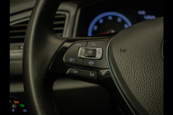 Volkswagen T-Roc 1.0 TSI Style Business Sport (APPLE CARPLAY,NAVI,LED,CRUISE,CLIMATE,SPORTSTOELEN,PDC,GETINT,NETTESTAAT)