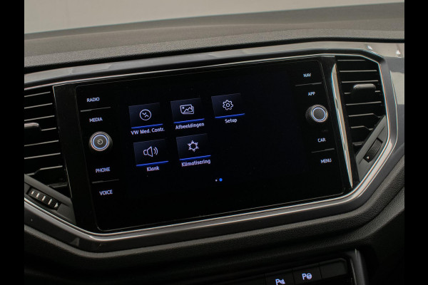 Volkswagen T-Roc 1.0 TSI Style Business Sport (APPLE CARPLAY,NAVI,LED,CRUISE,CLIMATE,SPORTSTOELEN,PDC,GETINT,NETTESTAAT)