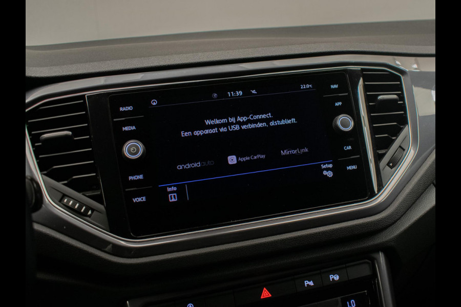 Volkswagen T-Roc 1.0 TSI Style Business Sport (APPLE CARPLAY,NAVI,LED,CRUISE,CLIMATE,SPORTSTOELEN,PDC,GETINT,NETTESTAAT)