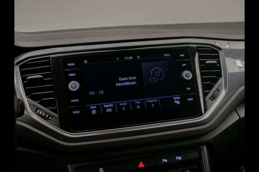 Volkswagen T-Roc 1.0 TSI Style Business Sport (APPLE CARPLAY,NAVI,LED,CRUISE,CLIMATE,SPORTSTOELEN,PDC,GETINT,NETTESTAAT)