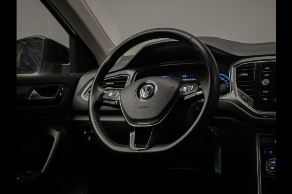 Volkswagen T-Roc 1.0 TSI Style Business Sport (APPLE CARPLAY,NAVI,LED,CRUISE,CLIMATE,SPORTSTOELEN,PDC,GETINT,NETTESTAAT)