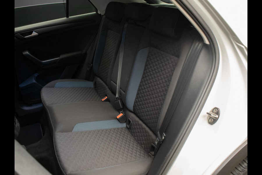 Volkswagen T-Roc 1.0 TSI Style Business Sport (APPLE CARPLAY,NAVI,LED,CRUISE,CLIMATE,SPORTSTOELEN,PDC,GETINT,NETTESTAAT)