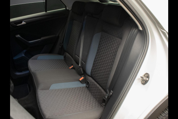Volkswagen T-Roc 1.0 TSI Style Business Sport (APPLE CARPLAY,NAVI,LED,CRUISE,CLIMATE,SPORTSTOELEN,PDC,GETINT,NETTESTAAT)
