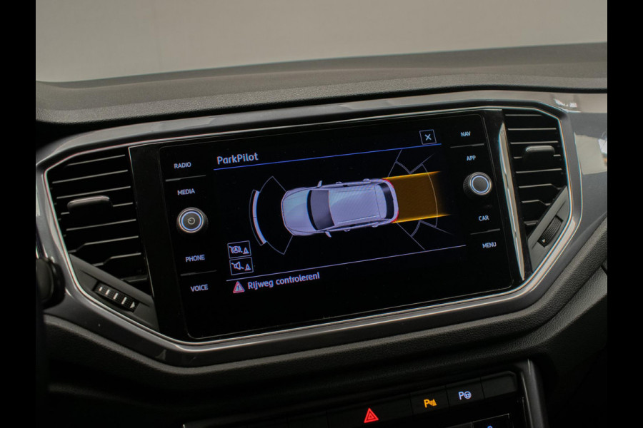 Volkswagen T-Roc 1.0 TSI Style Business Sport (APPLE CARPLAY,NAVI,LED,CRUISE,CLIMATE,SPORTSTOELEN,PDC,GETINT,NETTESTAAT)