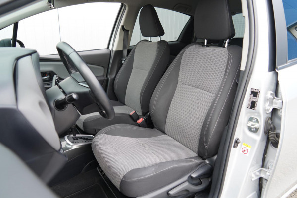 Toyota Yaris 1.5 Hybrid Dynamic / Camera / Navigatie / Privacy glas / Clima / 75dkm!