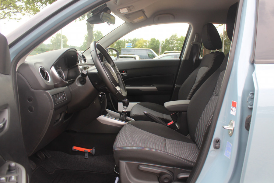 Suzuki Vitara 1.4 Boosterjet Select Smart Hybrid / Camera / Navigatie / 17'' / DAB / Stoelverwarming / Getint glas / Cruise Control