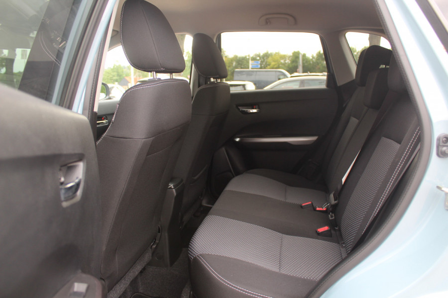 Suzuki Vitara 1.4 Boosterjet Select Smart Hybrid / Camera / Navigatie / 17'' / DAB / Stoelverwarming / Getint glas / Cruise Control