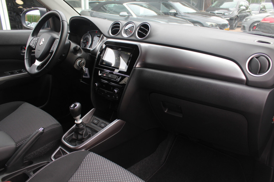 Suzuki Vitara 1.4 Boosterjet Select Smart Hybrid / Camera / Navigatie / 17'' / DAB / Stoelverwarming / Getint glas / Cruise Control