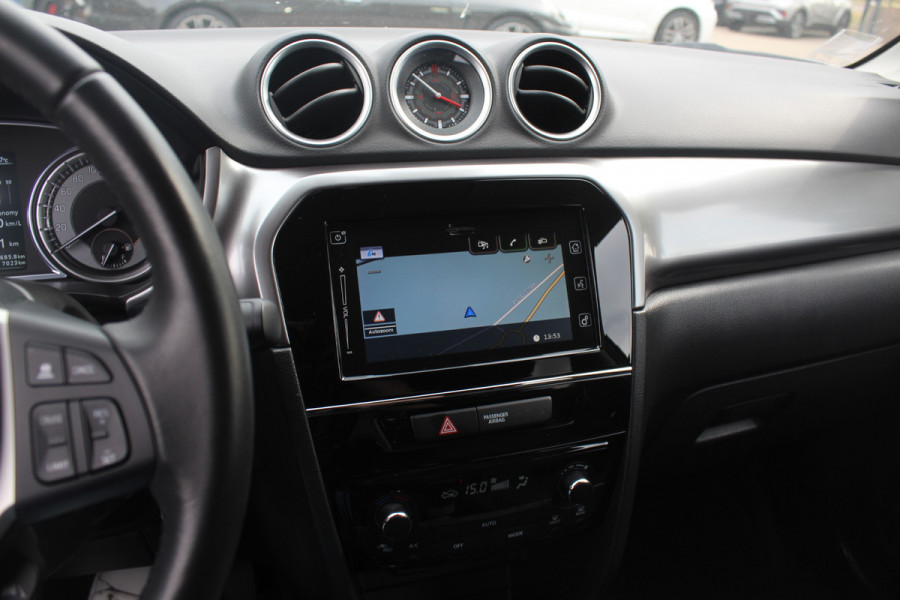 Suzuki Vitara 1.4 Boosterjet Select Smart Hybrid / Camera / Navigatie / 17'' / DAB / Stoelverwarming / Getint glas / Cruise Control