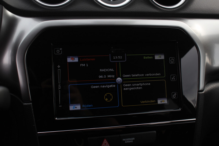 Suzuki Vitara 1.4 Boosterjet Select Smart Hybrid / Camera / Navigatie / 17'' / DAB / Stoelverwarming / Getint glas / Cruise Control
