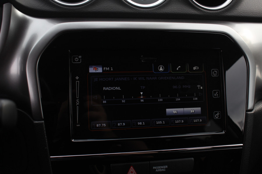 Suzuki Vitara 1.4 Boosterjet Select Smart Hybrid / Camera / Navigatie / 17'' / DAB / Stoelverwarming / Getint glas / Cruise Control