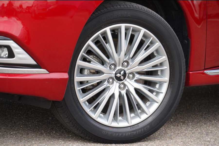 Mitsubishi Outlander 2.4 PHEV Intense+ / Schuifdak / Trekhaak / Power Sound System / Camera / 104dkm!