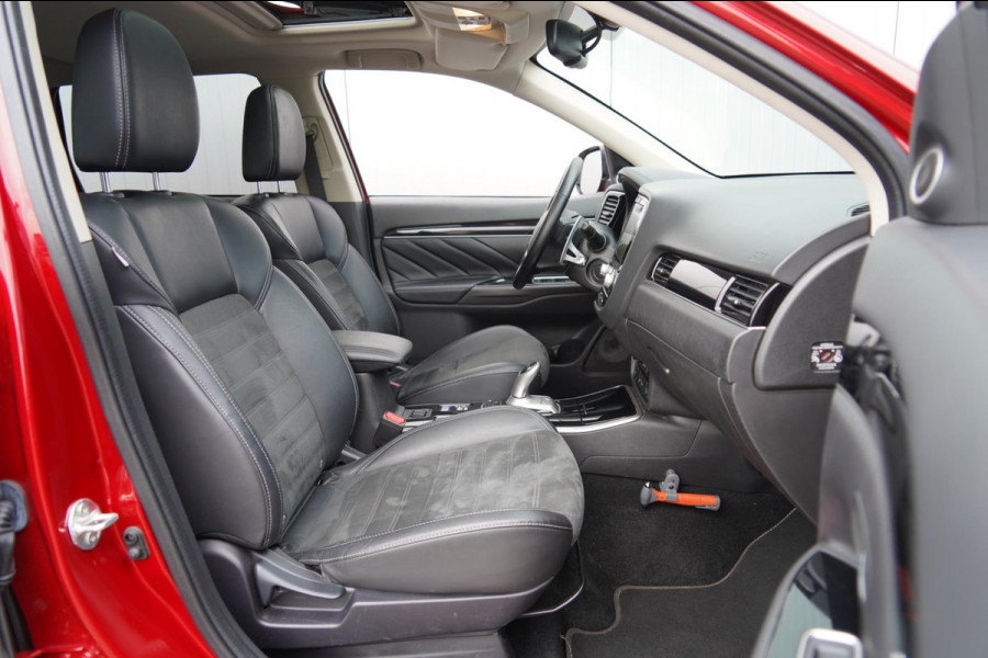 Mitsubishi Outlander 2.4 PHEV Intense+ / Schuifdak / Trekhaak / Power Sound System / Camera / 104dkm!