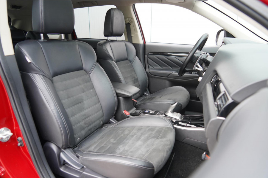 Mitsubishi Outlander 2.4 PHEV Intense+ / Schuifdak / Trekhaak / Power Sound System / Camera / 104dkm!