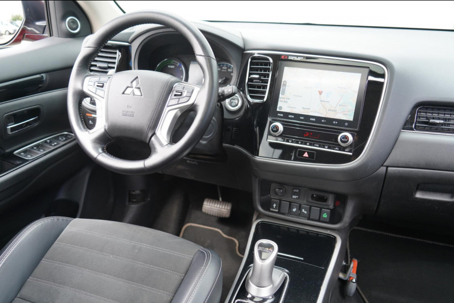 Mitsubishi Outlander 2.4 PHEV Intense+ / Schuifdak / Trekhaak / Power Sound System / Camera / 104dkm!