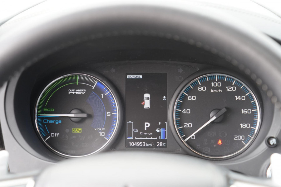 Mitsubishi Outlander 2.4 PHEV Intense+ / Schuifdak / Trekhaak / Power Sound System / Camera / 104dkm!