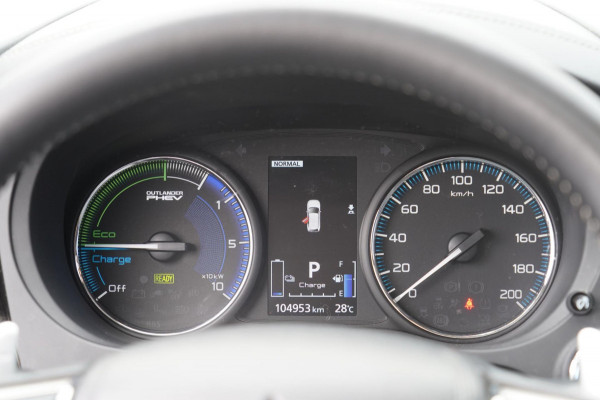 Mitsubishi Outlander 2.4 PHEV Intense+ / Schuifdak / Trekhaak / Power Sound System / Camera / 104dkm!