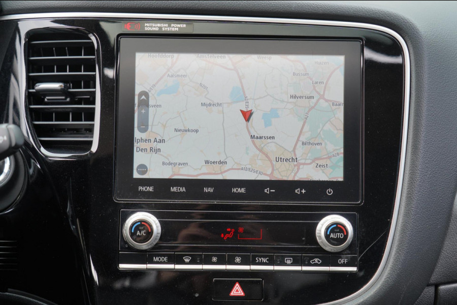 Mitsubishi Outlander 2.4 PHEV Intense+ / Schuifdak / Trekhaak / Power Sound System / Camera / 104dkm!