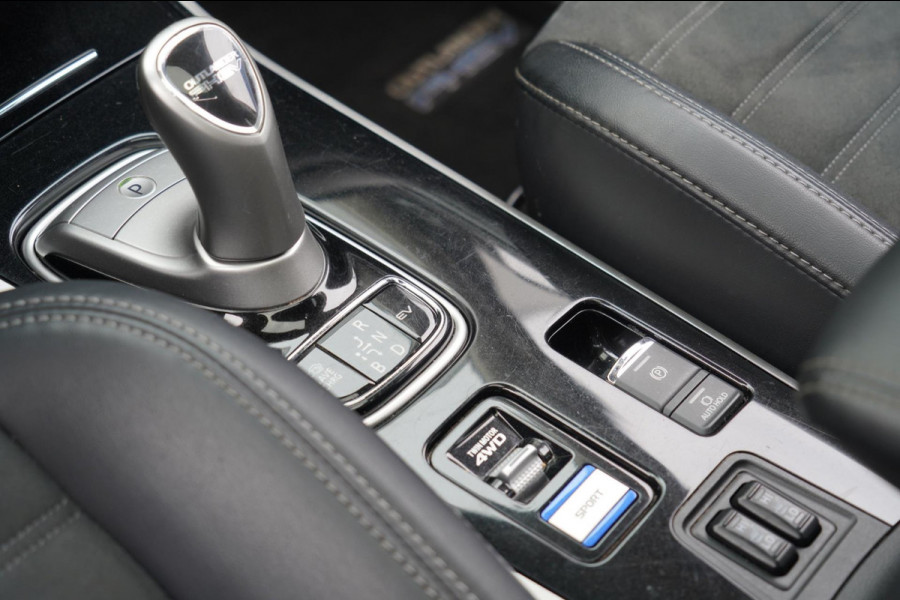 Mitsubishi Outlander 2.4 PHEV Intense+ / Schuifdak / Trekhaak / Power Sound System / Camera / 104dkm!