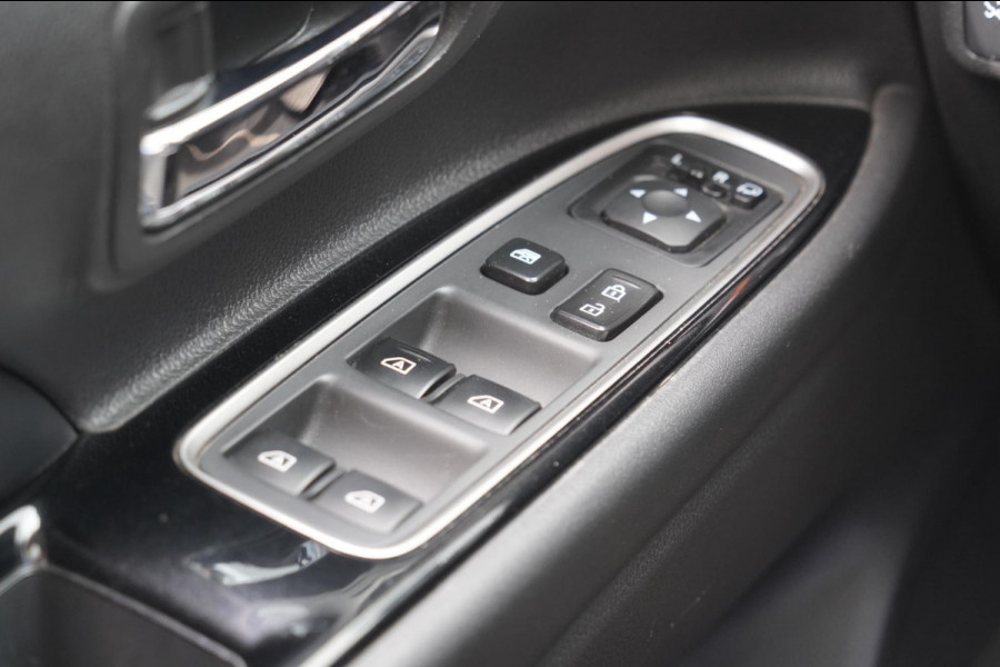 Mitsubishi Outlander 2.4 PHEV Intense+ / Schuifdak / Trekhaak / Power Sound System / Camera / 104dkm!