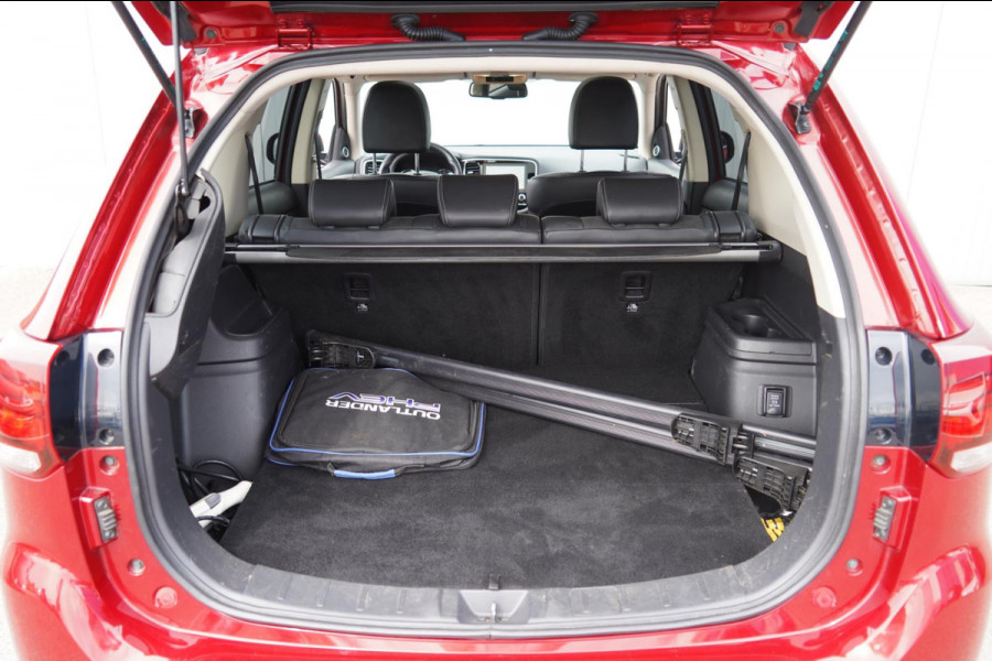 Mitsubishi Outlander 2.4 PHEV Intense+ / Schuifdak / Trekhaak / Power Sound System / Camera / 104dkm!